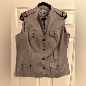 Women Vest. Excellent condition!